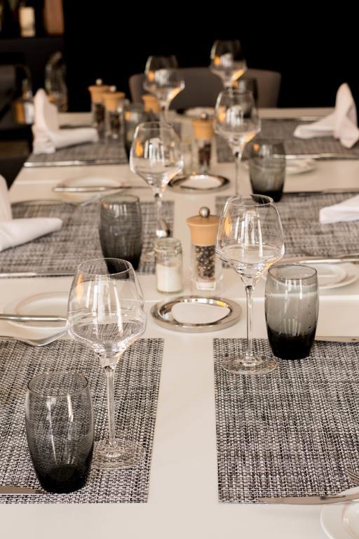 Hotel Restaurant Des Remparts Шомон Экстерьер фото