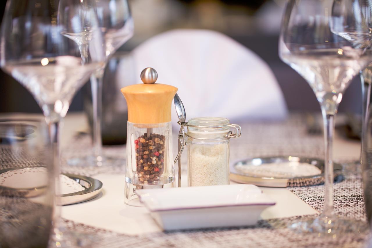 Hotel Restaurant Des Remparts Шомон Экстерьер фото